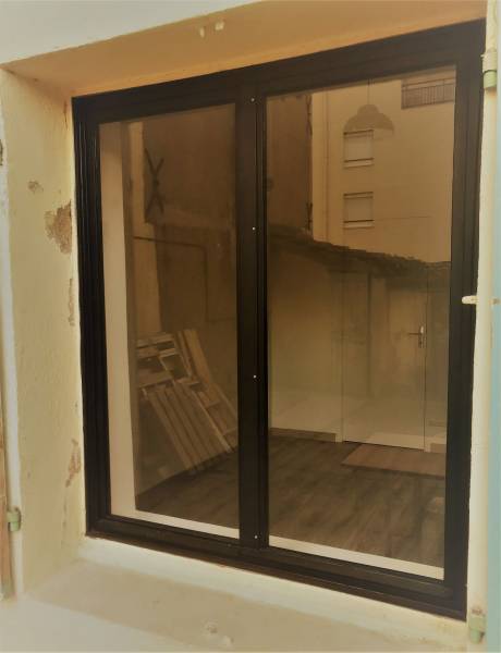 Fenêtre à deux ventaux en acier sur mesure à Marseille 13010