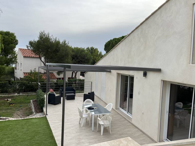 Pergola en acier sur mesure à Cassis